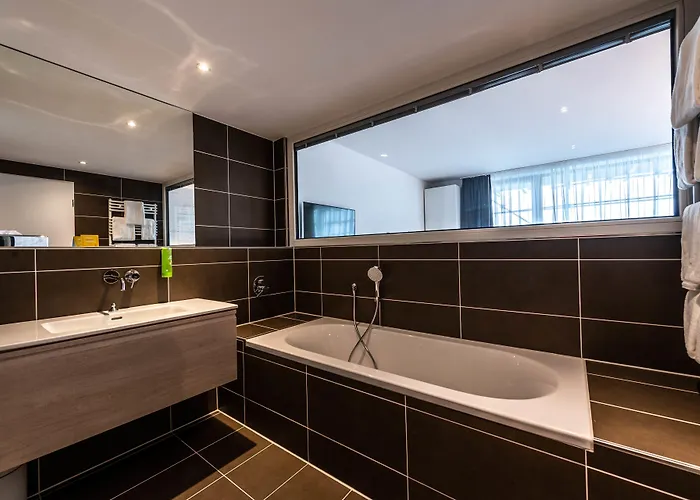 Jufa Hafencity Hotel 4*