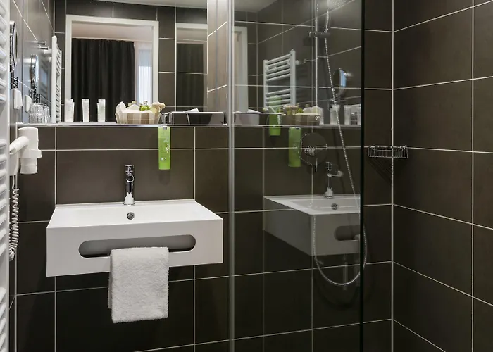 Jufa Hafencity Hotel 4*