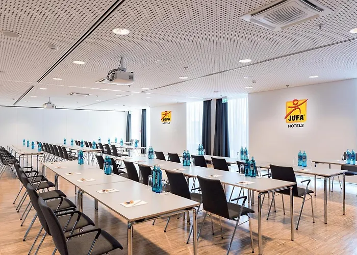 Hotel Jufa Hafencity 4*